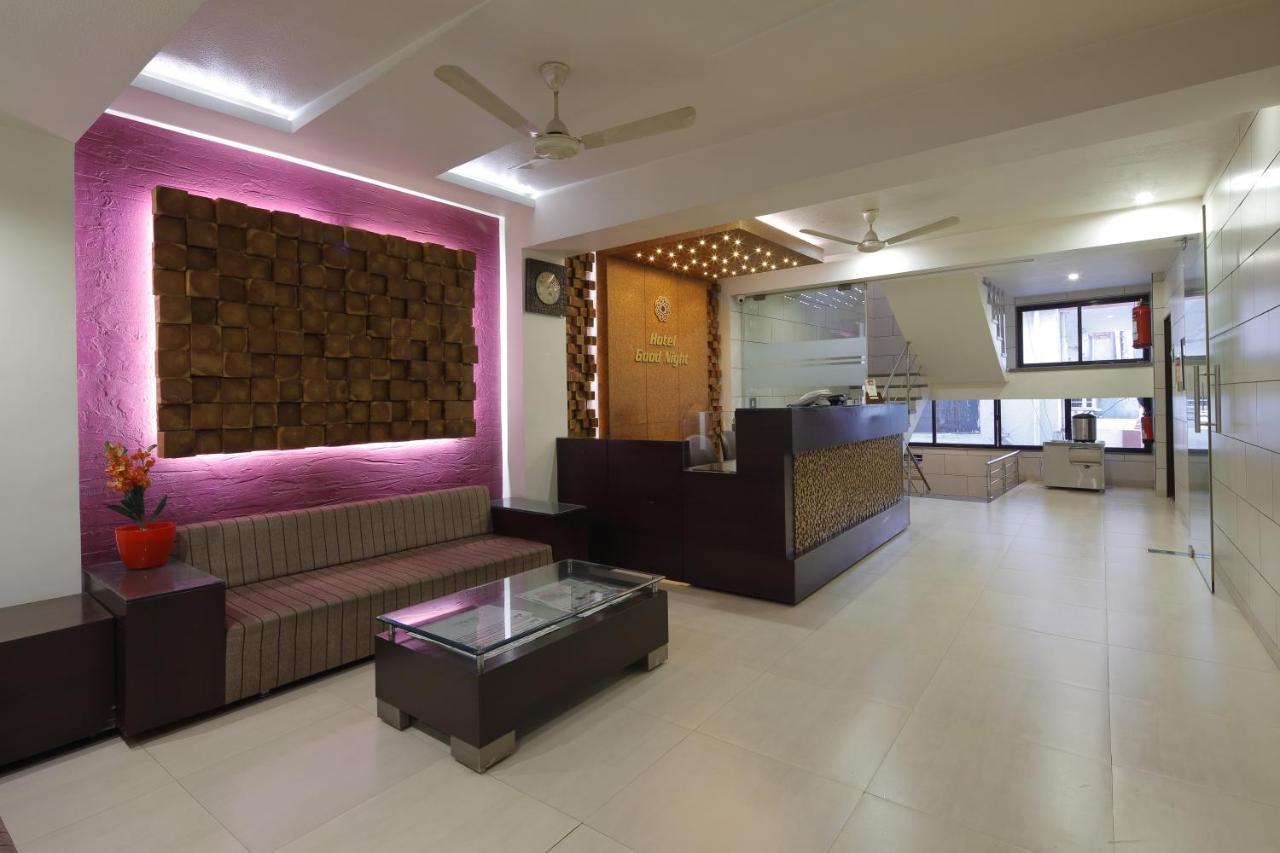 Hotel Good Night Ahmedabad Buitenkant foto
