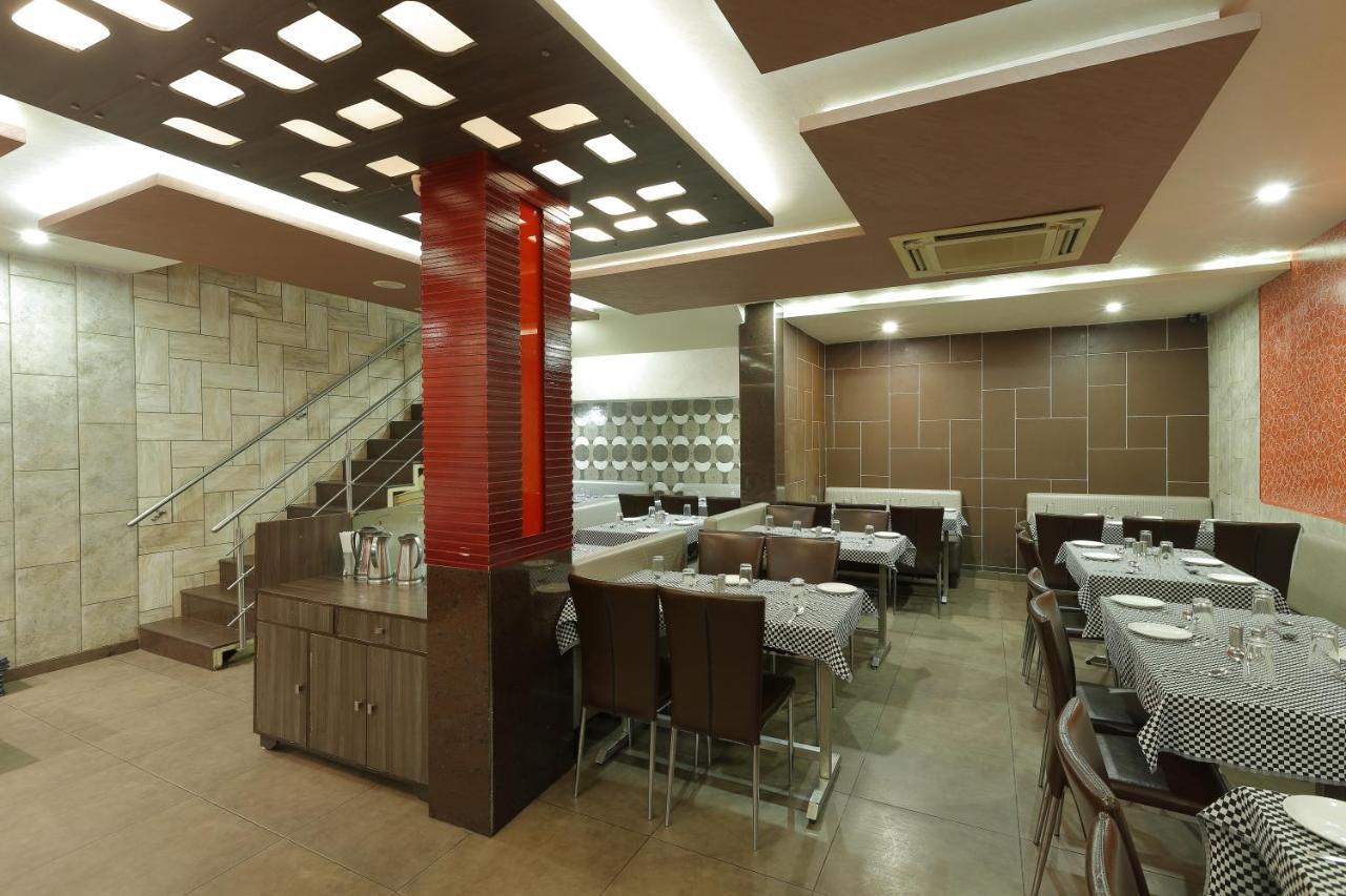 Hotel Good Night Ahmedabad Buitenkant foto