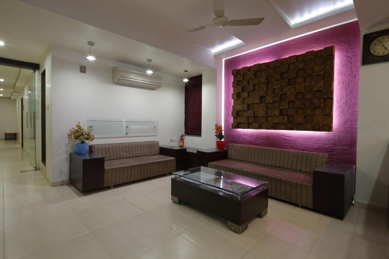 Hotel Good Night Ahmedabad Buitenkant foto