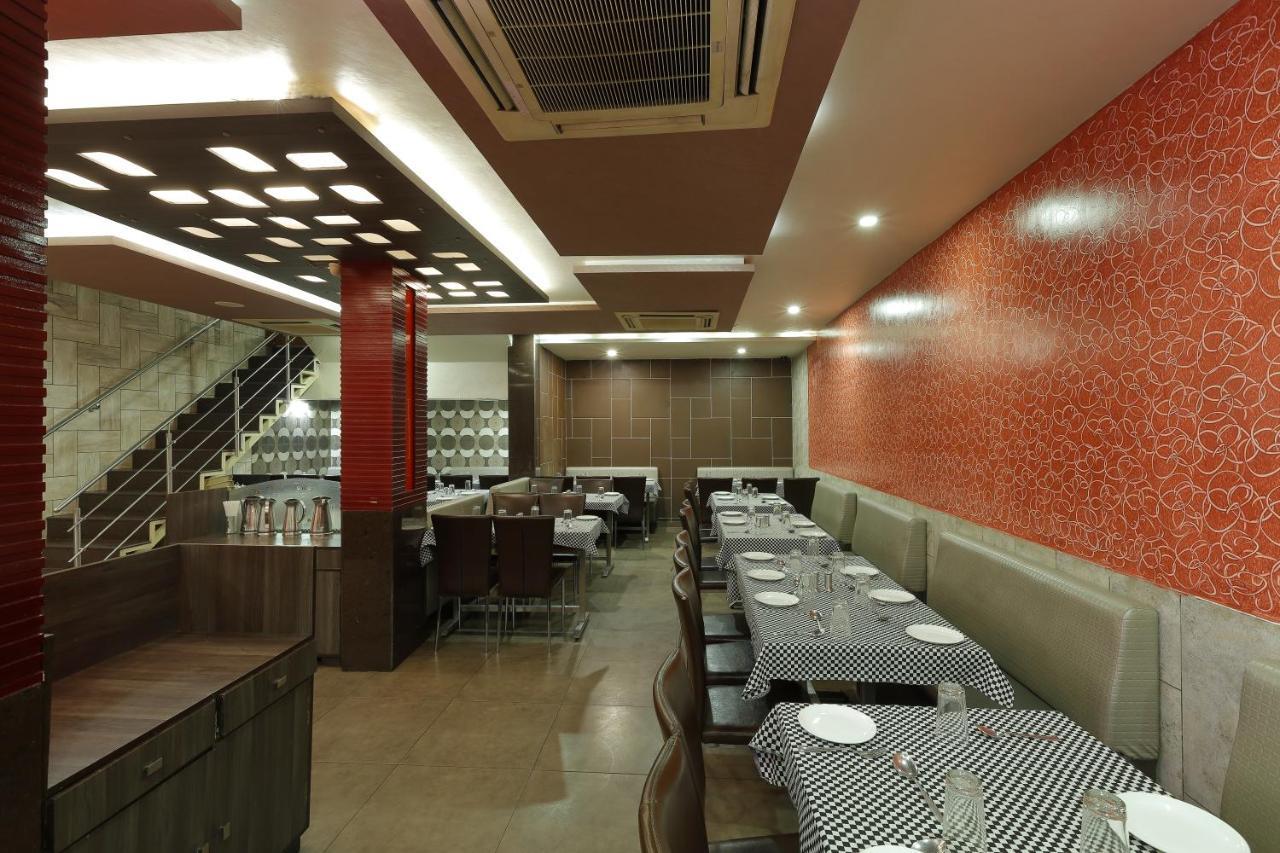 Hotel Good Night Ahmedabad Buitenkant foto