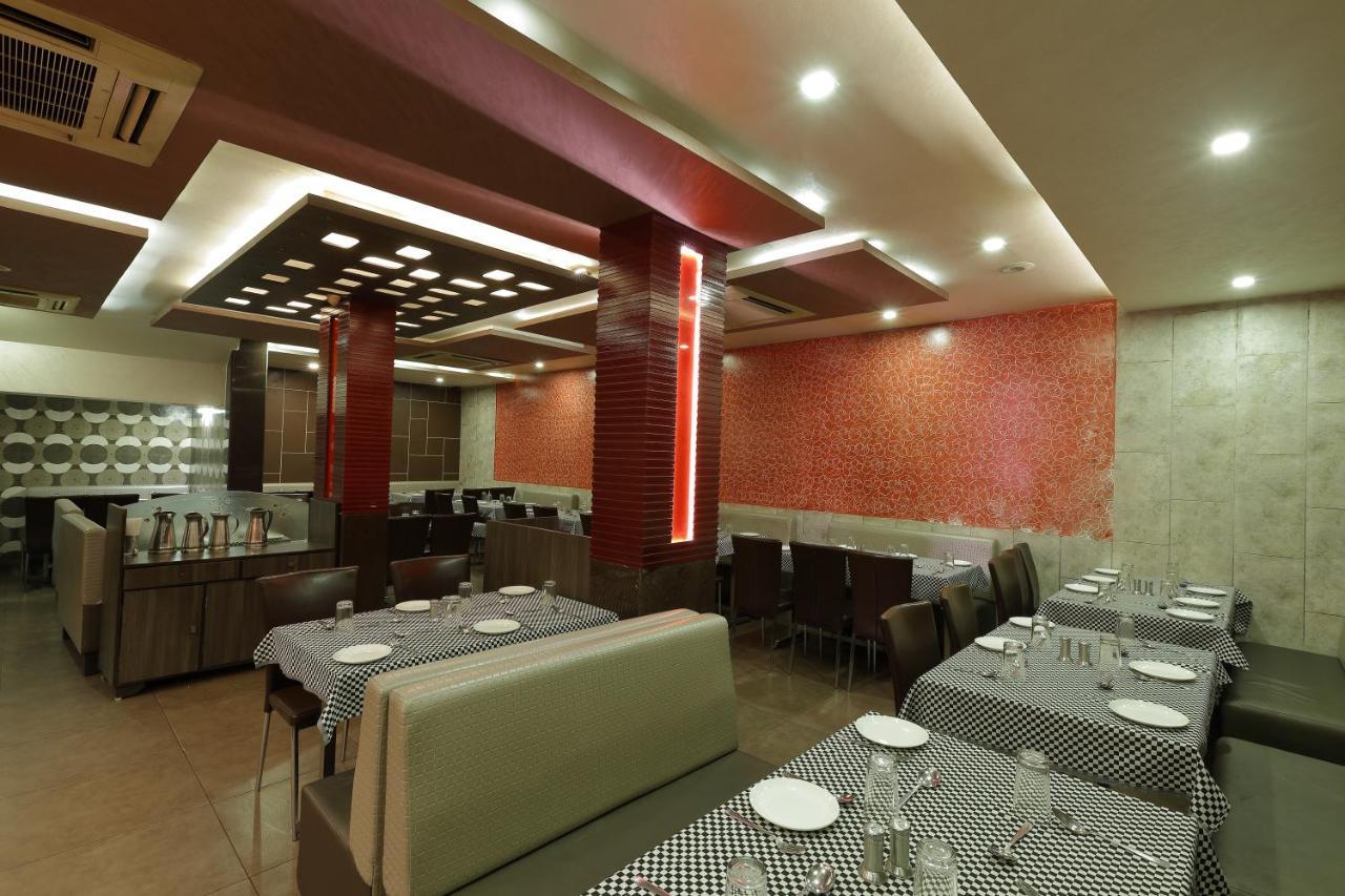 Hotel Good Night Ahmedabad Buitenkant foto