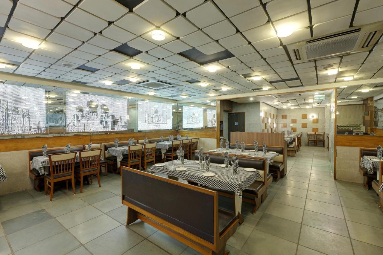 Hotel Good Night Ahmedabad Buitenkant foto