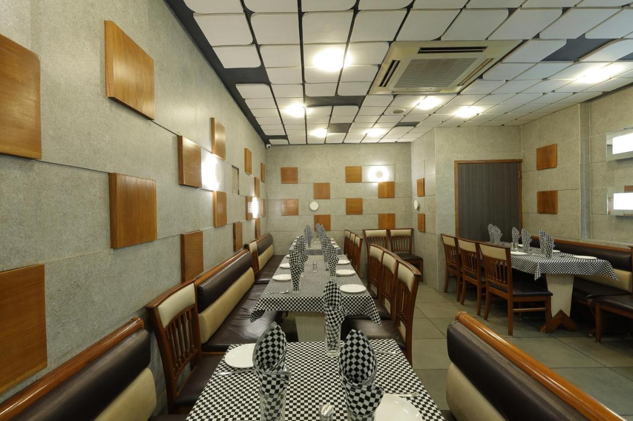 Hotel Good Night Ahmedabad Buitenkant foto
