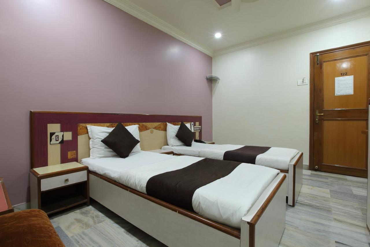 Hotel Good Night Ahmedabad Buitenkant foto