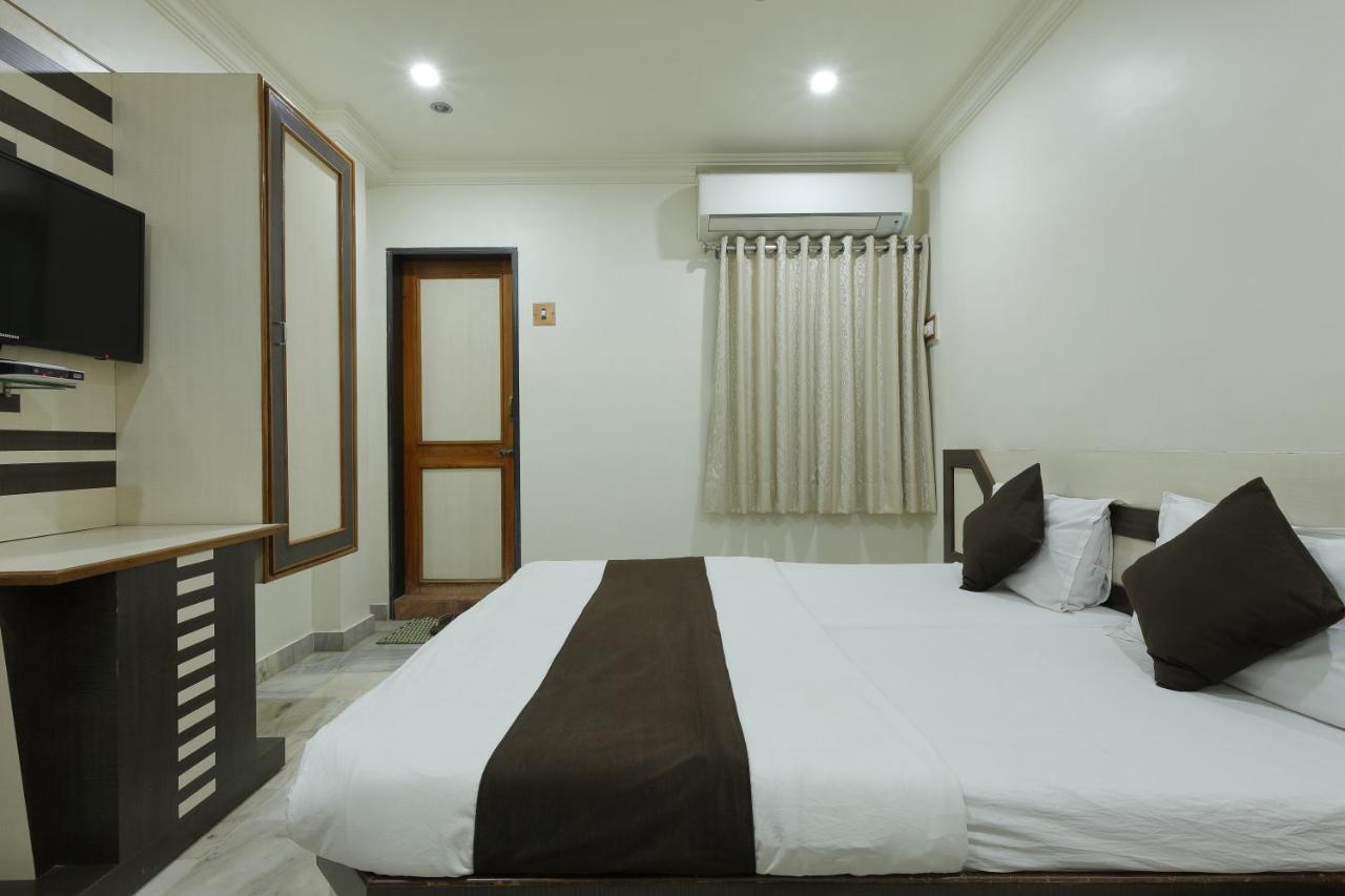 Hotel Good Night Ahmedabad Buitenkant foto
